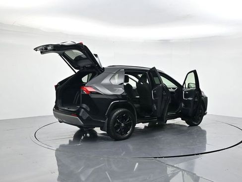 Used 2022 Toyota RAV4 SE image 48