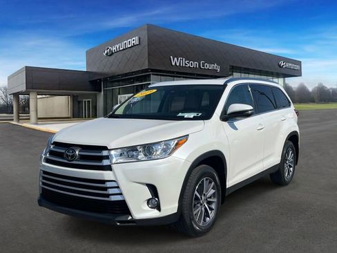Used 2019 Toyota Highlander XLE AWD/4WD image 1