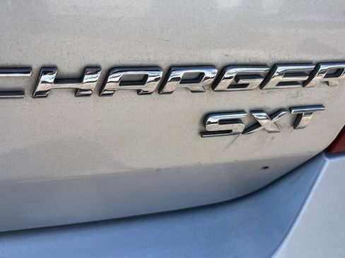 Used 2010 Dodge Charger SXT RWD image 22