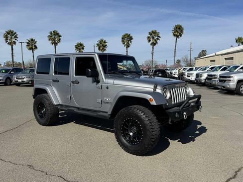 Used 2016 Jeep Wrangler Unlimited Sahara w/ Connectivity Group image 11