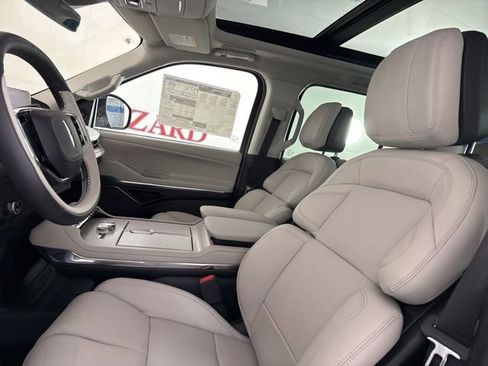 New 2025 Lincoln Navigator Reserve image 13