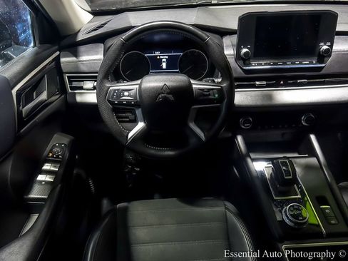 Used 2024 Mitsubishi Outlander SE AWD/4WD image 16