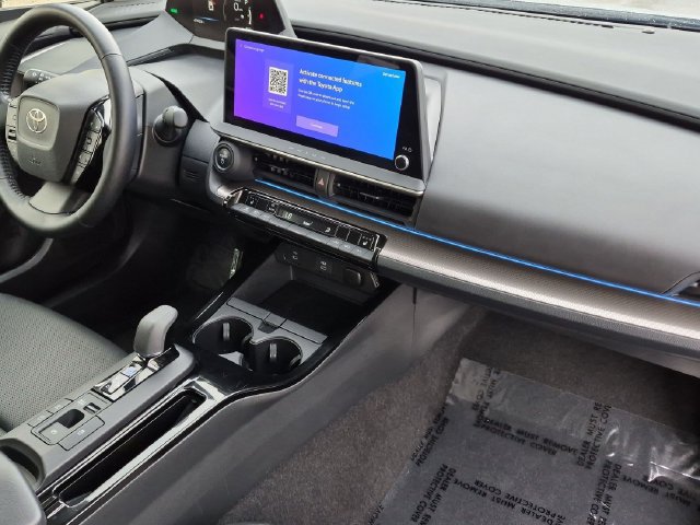 Certified 2025 Toyota Prius XLE FWD image 31