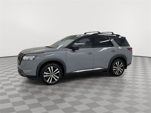 Used 2024 Nissan Pathfinder Platinum w/ Black Appearance Package image 5