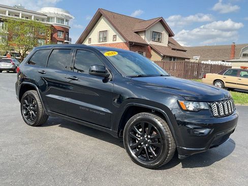 Used 2019 Jeep Grand Cherokee Altitude image 39