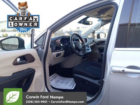 Used 2023 Chrysler Voyager LX image 9