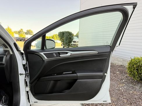 Used 2018 Ford Fusion SE w/ Equipment Group 602A FWD image 19
