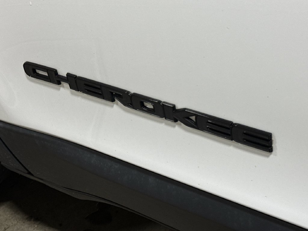 Used 2020 Jeep Cherokee Latitude Plus AWD/4WD image 25