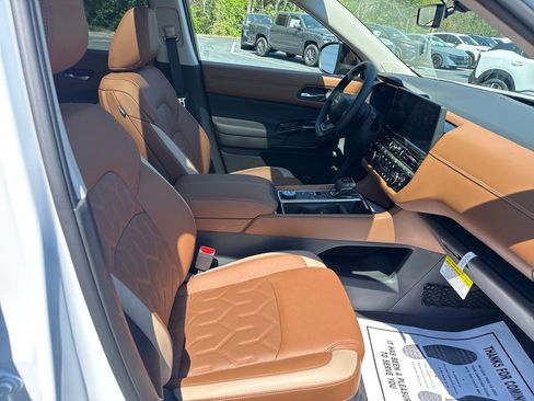 New 2026 Nissan Pathfinder Platinum AWD/4WD image 30