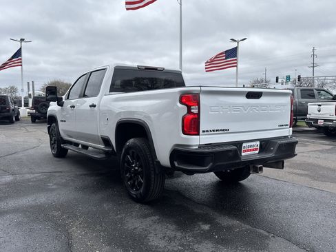 Used 2021 Chevrolet Silverado 2500 Custom w/ Custom Value Package image 6