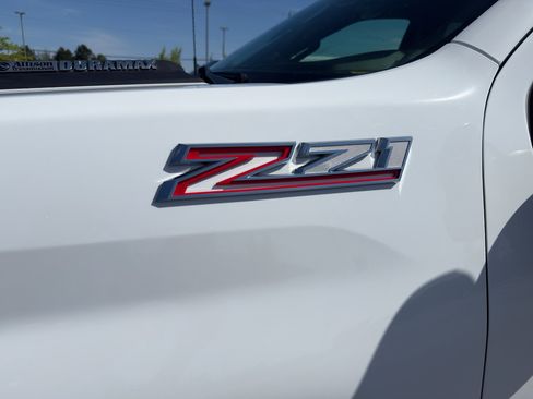 Used 2024 Chevrolet Silverado 2500 LTZ w/ LTZ Convenience Package AWD/4WD image 9