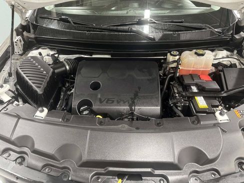 Used 2021 Chevrolet Traverse LS AWD/4WD image 9