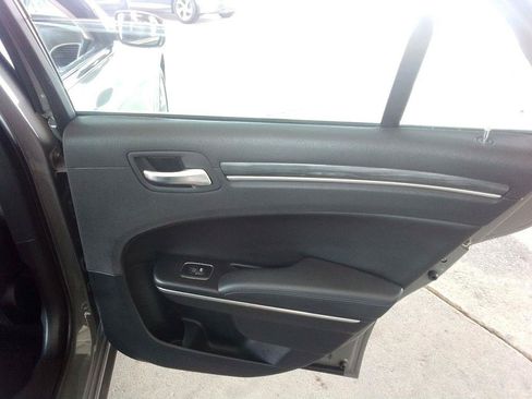 Used 2018 Chrysler 300 Touring L RWD image 22