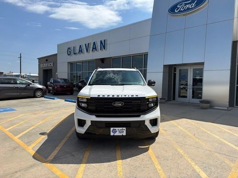 New 2026 Ford Expedition Platinum w/ Stealth Appearance Package AWD/4WD image 2