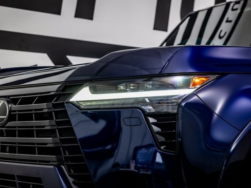 Used 2024 Lexus GX 550 w/ Cold Area Package AWD/4WD image 15