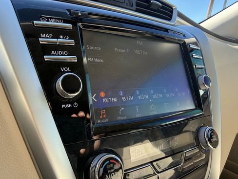 Used 2018 Nissan Murano SV image 26