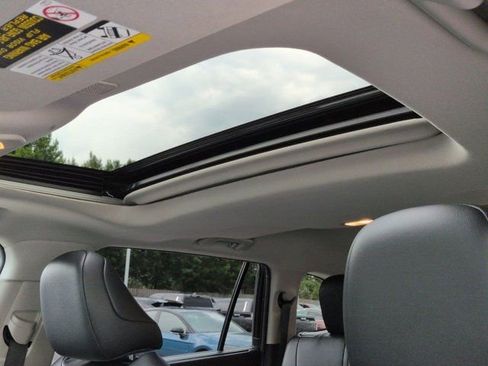 Used 2023 Toyota Highlander XLE FWD image 10