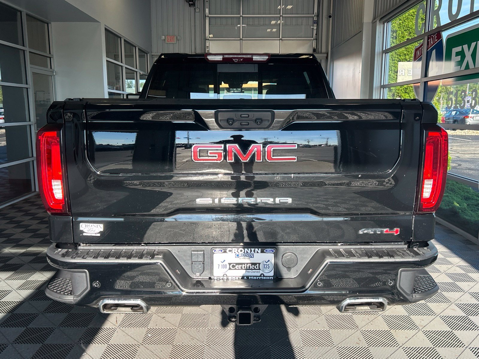 Used 2024 GMC Sierra 1500 AT4 w/ Technology Package AWD/4WD image 5