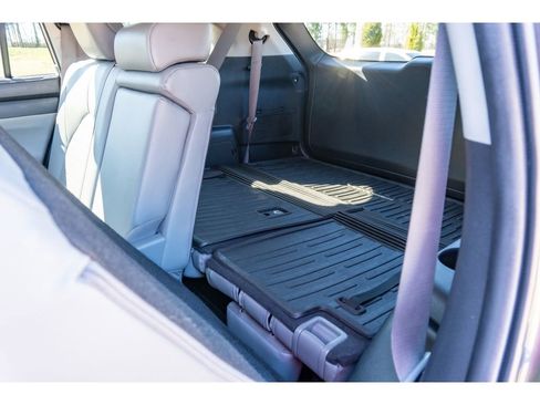 Used 2023 Toyota Highlander XLE image 15