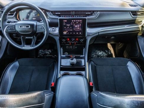 Used 2023 Jeep Grand Cherokee Altitude AWD/4WD image 21