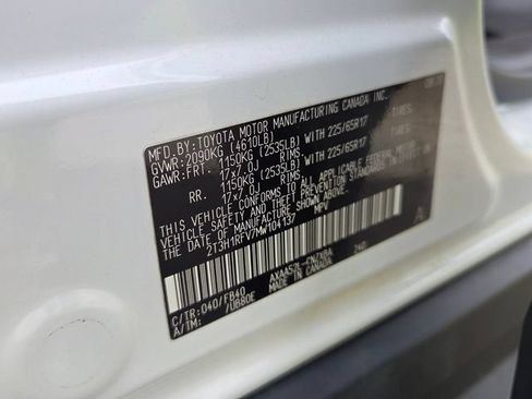 Used 2021 Toyota RAV4 LE FWD image 6