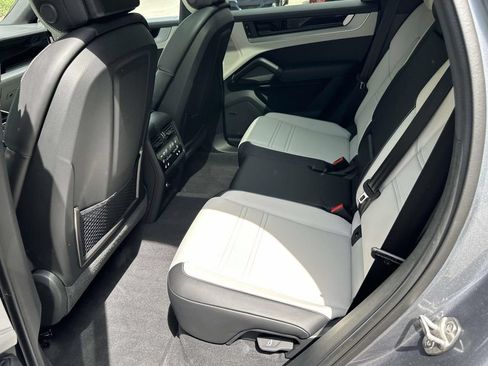 New 2026 Porsche Cayenne Coupe AWD/4WD image 13