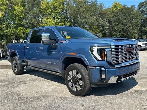 Used 2024 GMC Sierra 2500 Denali w/ Technology Package AWD/4WD image 2