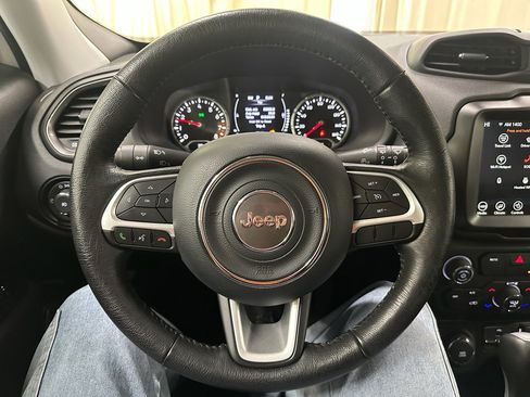 Used 2023 Jeep Renegade Latitude w/ Premium Group image 25