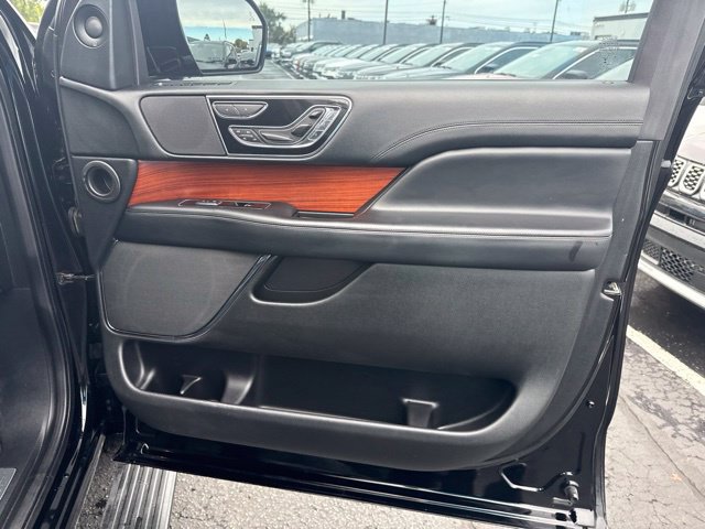 Used 2018 Lincoln Navigator Reserve w/ Technology Package AWD/4WD image 28