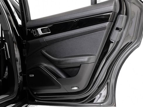 Used 2019 Porsche Panamera image 51