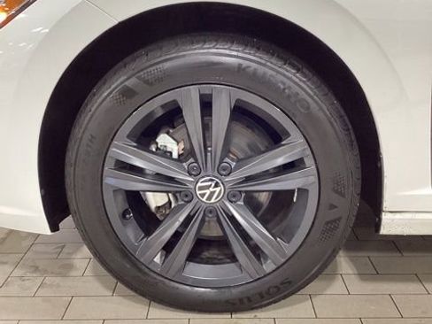 Used 2024 Volkswagen Jetta SE w/ Black Wheel Package image 20