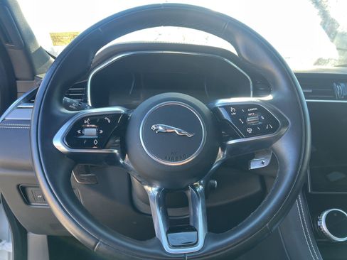 Used 2025 Jaguar F-PACE R-Dynamic S image 17