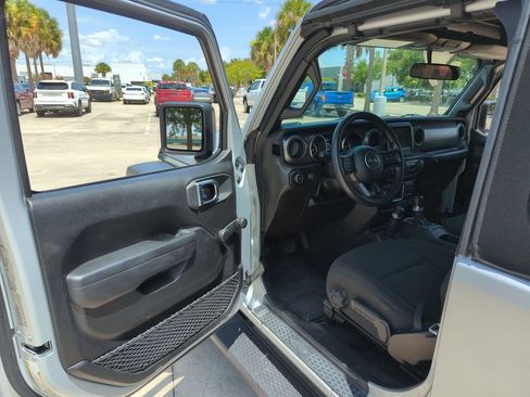 Used 2023 Jeep Wrangler Sport AWD/4WD image 8