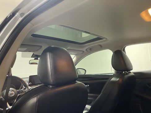 Used 2024 Nissan Sentra SR w/ SR Premium Package image 18