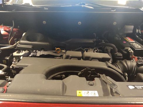 Used 2019 Toyota RAV4 XLE w/ Convenience Package FWD image 30