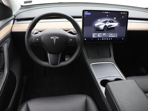 Used 2024 Tesla Model Y Performance image 13