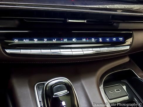 Certified 2023 Cadillac Escalade ESV Premium Luxury Platinum w/ Heavy-Duty Trailer Package image 20