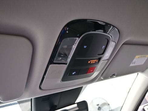 Used 2025 Hyundai Tucson SE image 30