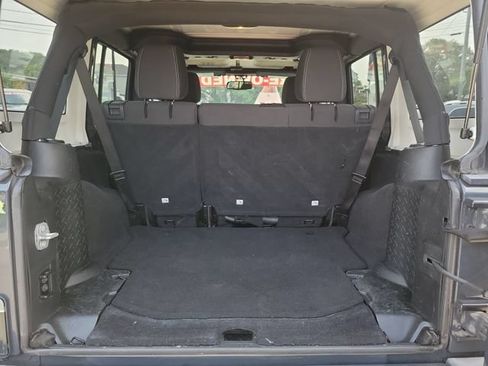 Used 2018 Jeep Wrangler Unlimited Sahara w/ Connectivity Group AWD/4WD image 36