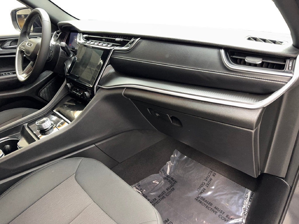 Used 2025 Jeep Grand Cherokee Laredo X AWD/4WD image 54