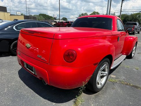 Used 2005 Chevrolet SSR w/ Preferred Equipment Group image 6