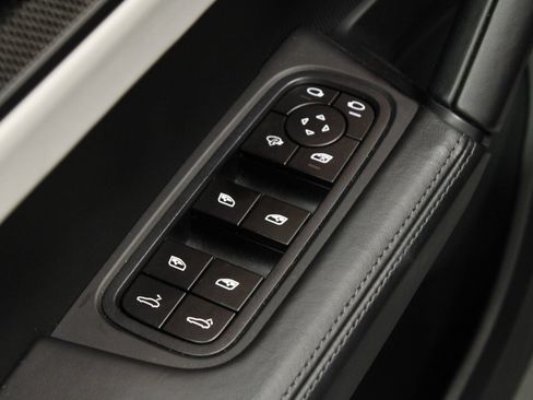Used 2025 Porsche Cayenne GTS AWD/4WD image 36