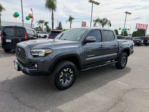 Used 2022 Toyota Tacoma TRD Off-Road w/ TRD Premium Off Road Package RWD image 3