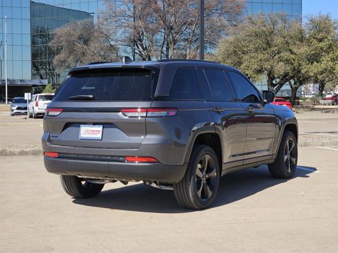 New 2025 Jeep Grand Cherokee Altitude image 4