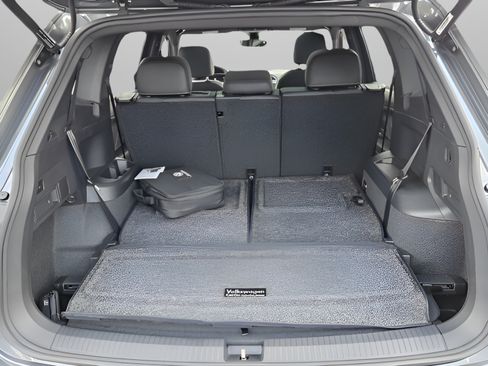 Used 2023 Volkswagen Tiguan SE R-Line FWD image 35