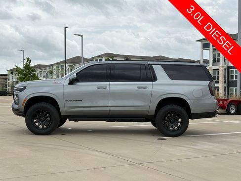 Used 2025 Chevrolet Suburban Z71 w/ Comfort Package image 4
