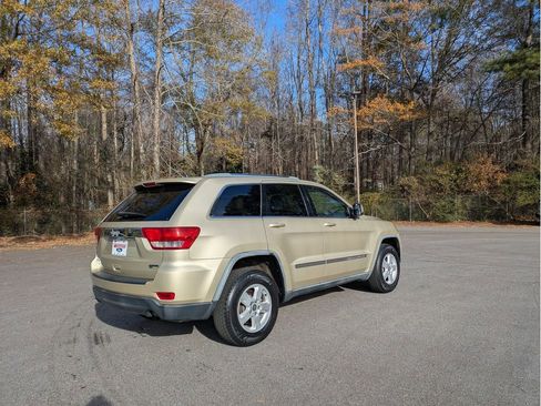 Used 2012 Jeep Grand Cherokee Laredo w/ Laredo E Group image 6