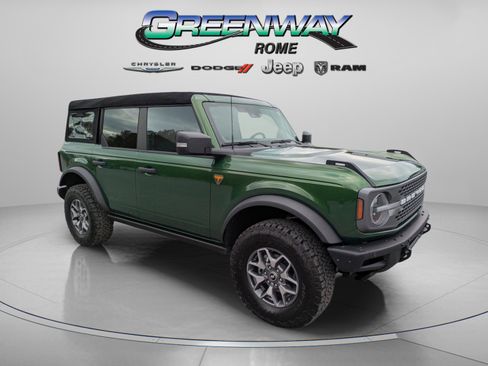 Used 2025 Ford Bronco Badlands image 2