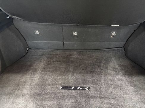 Used 2018 Toyota C-HR XLE image 31