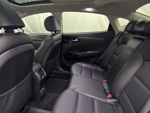 Used 2020 Kia Cadenza Limited image 21